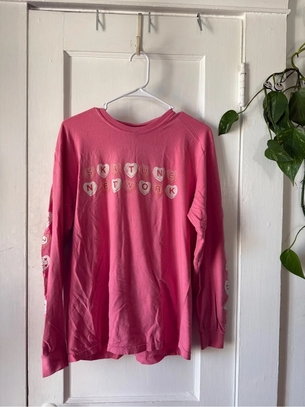Comfort Colors SKATUNE NETWORK Long-Sleeve Tee in Hot Pink with Heart Graphics